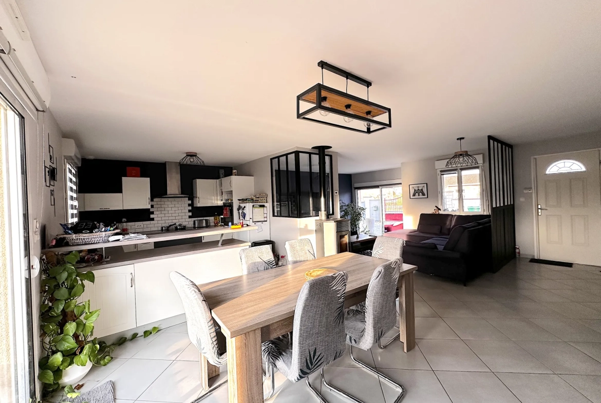 Maison récente de 105 m² avec double garage à Vouneuil-sur-Vienne 