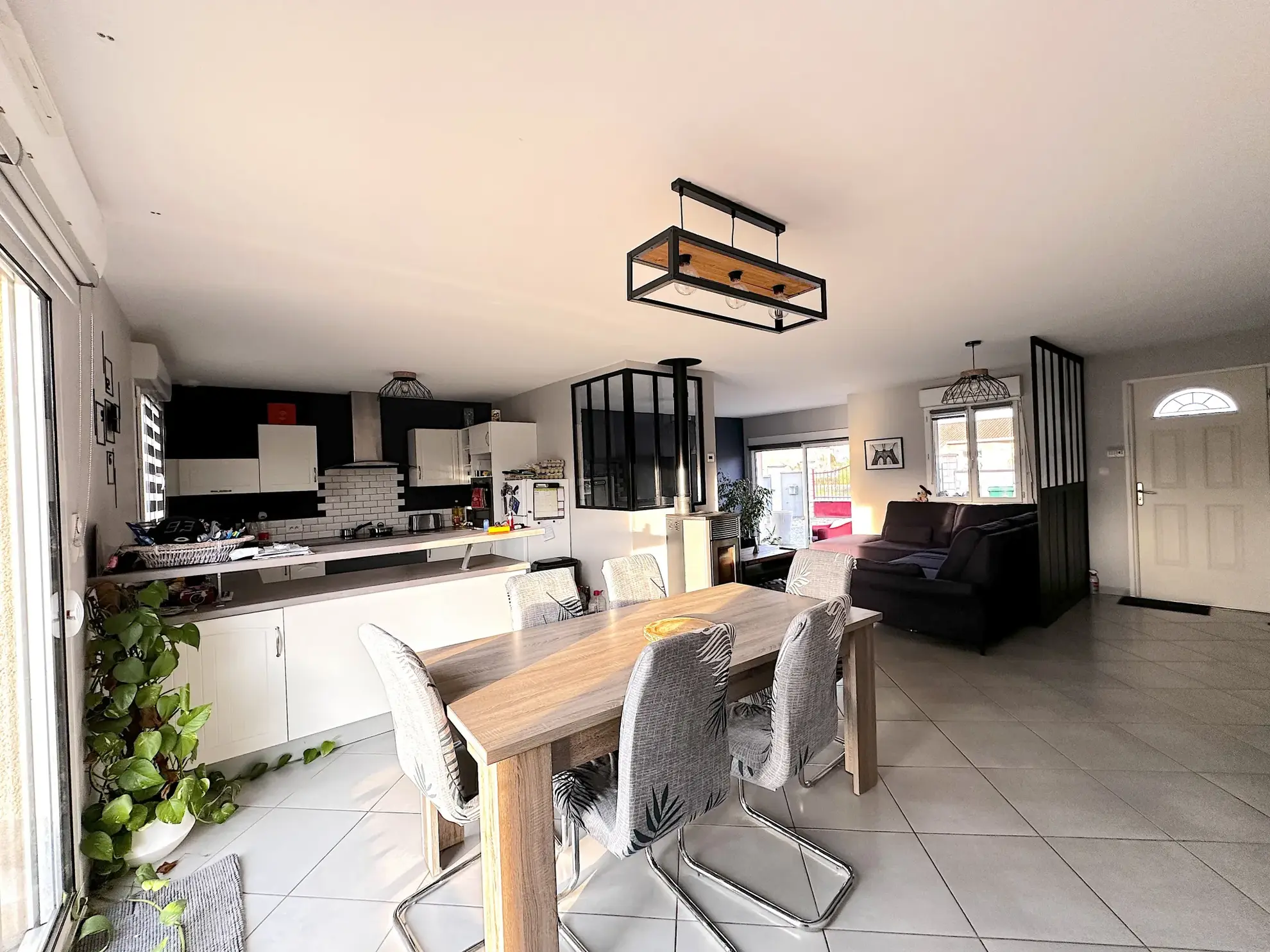 Maison récente de 105 m² avec double garage à Vouneuil-sur-Vienne 