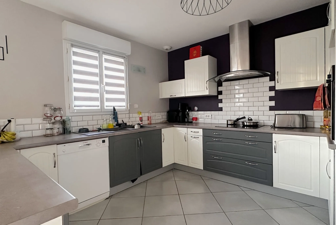 Maison récente de 105 m² avec double garage à Vouneuil-sur-Vienne 