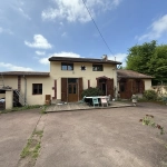 Charmante maison ancienne de 74 m² avec terrain arboré à Bellerive-sur-Allier