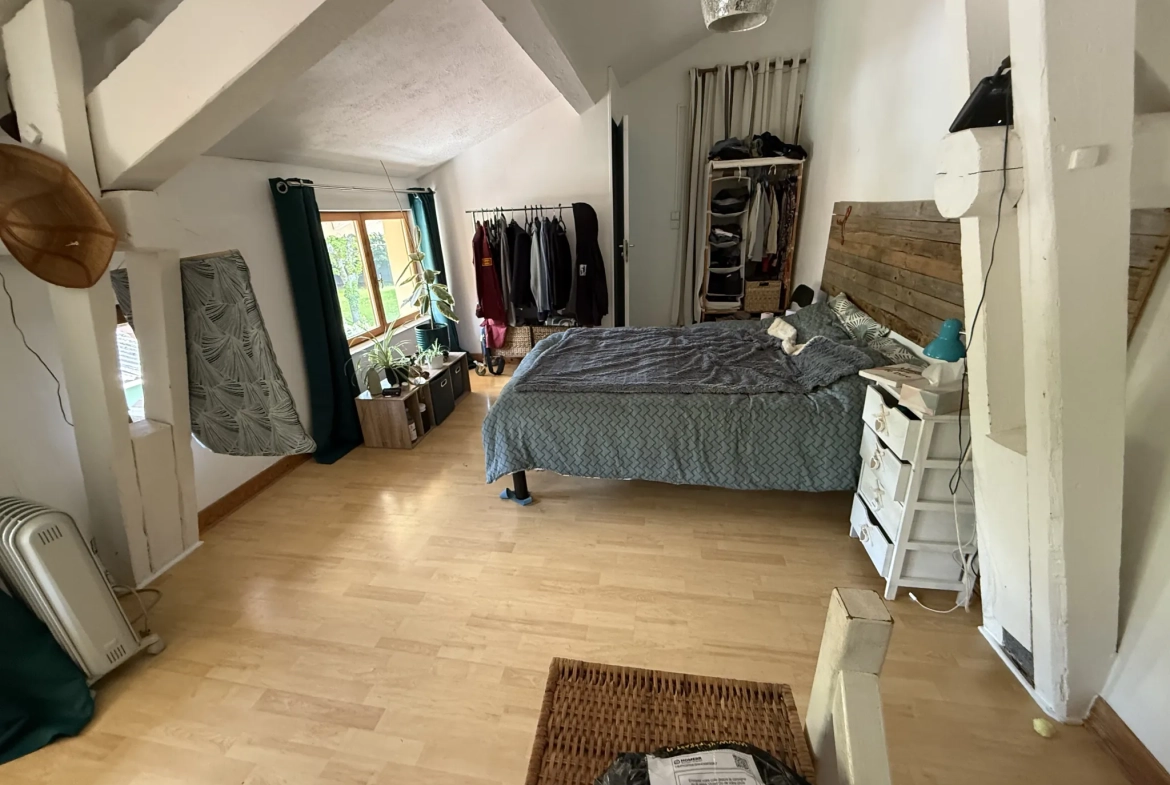 Charmante maison ancienne de 74 m² avec terrain arboré à Bellerive-sur-Allier 