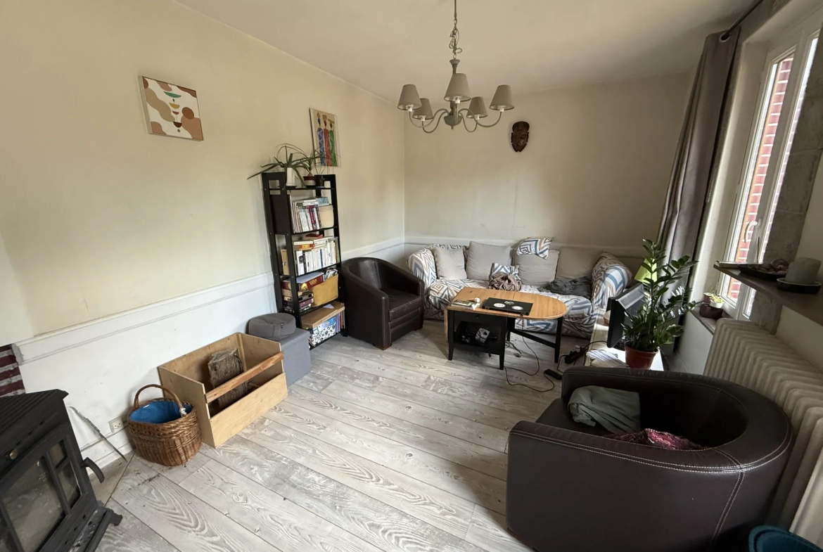 Charmante maison ancienne de 74 m² avec terrain arboré à Bellerive-sur-Allier 