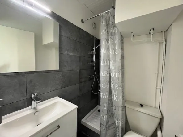 Studette à vendre à Saint Jean de Monts, proche de l'océan, 11 m² avec kitchenette et salle d'eau 