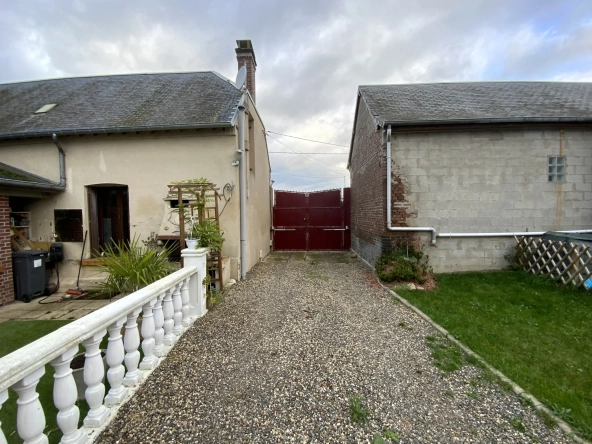 Corps de ferme à vendre à Offoy - Opportunité pour artisan et investisseurs 