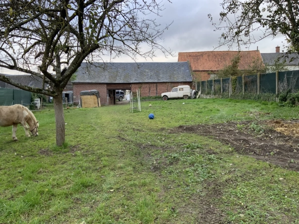 Corps de ferme à vendre à Offoy - Opportunité pour artisan et investisseurs 