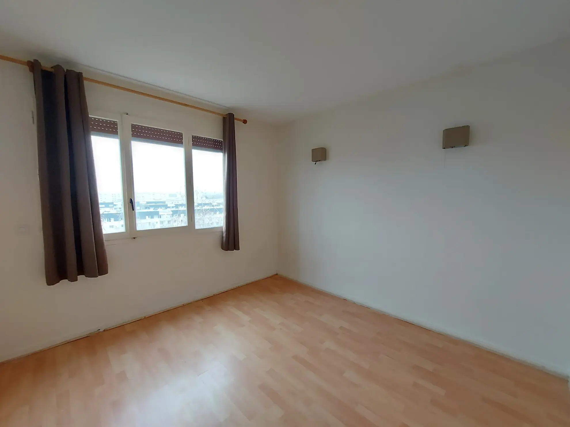 Appartement 4 pièces en dernier étage avec balcon à Mantes-La-Jolie 