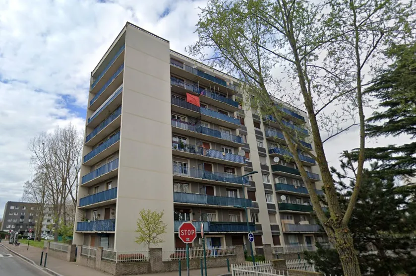 Appartement 4 pièces en dernier étage avec balcon à Mantes-La-Jolie 
