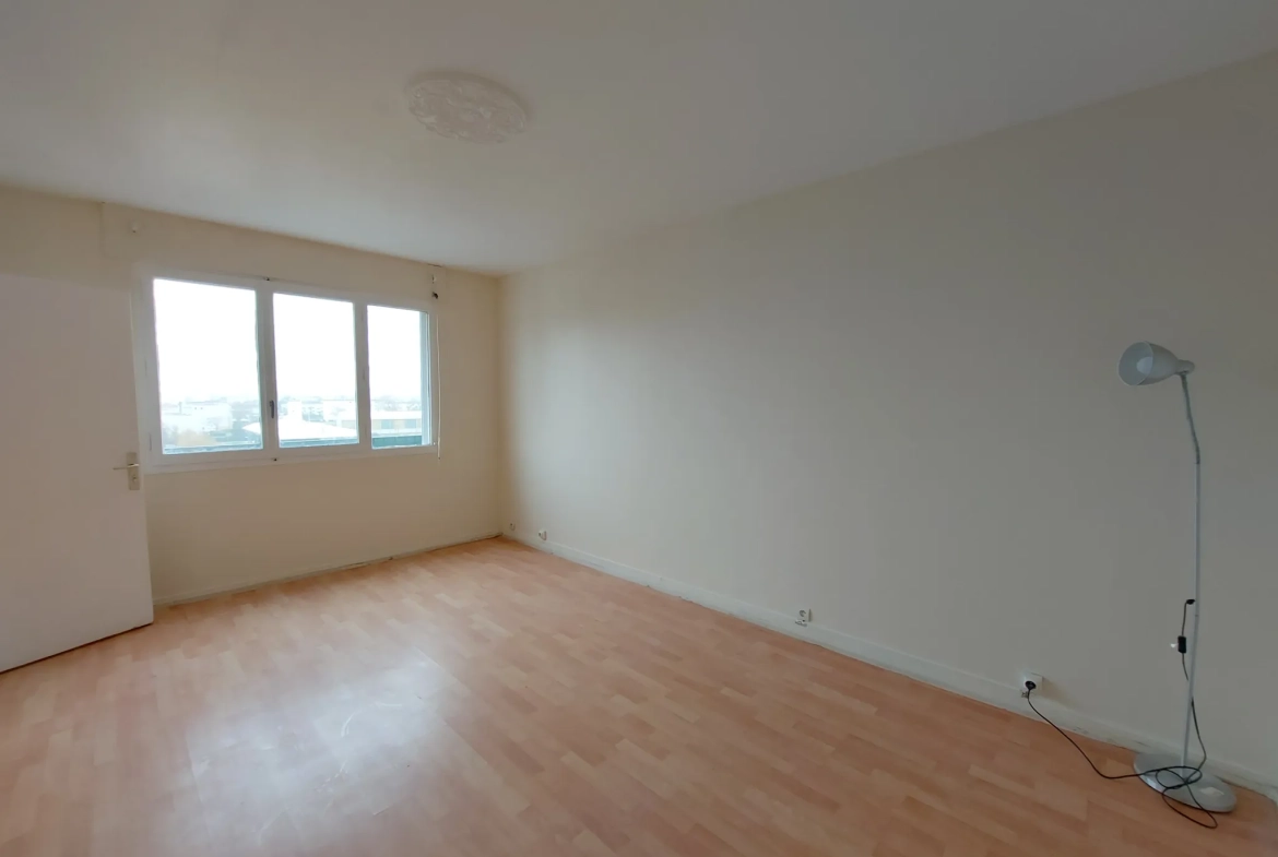 Appartement 4 pièces en dernier étage avec balcon à Mantes-La-Jolie 