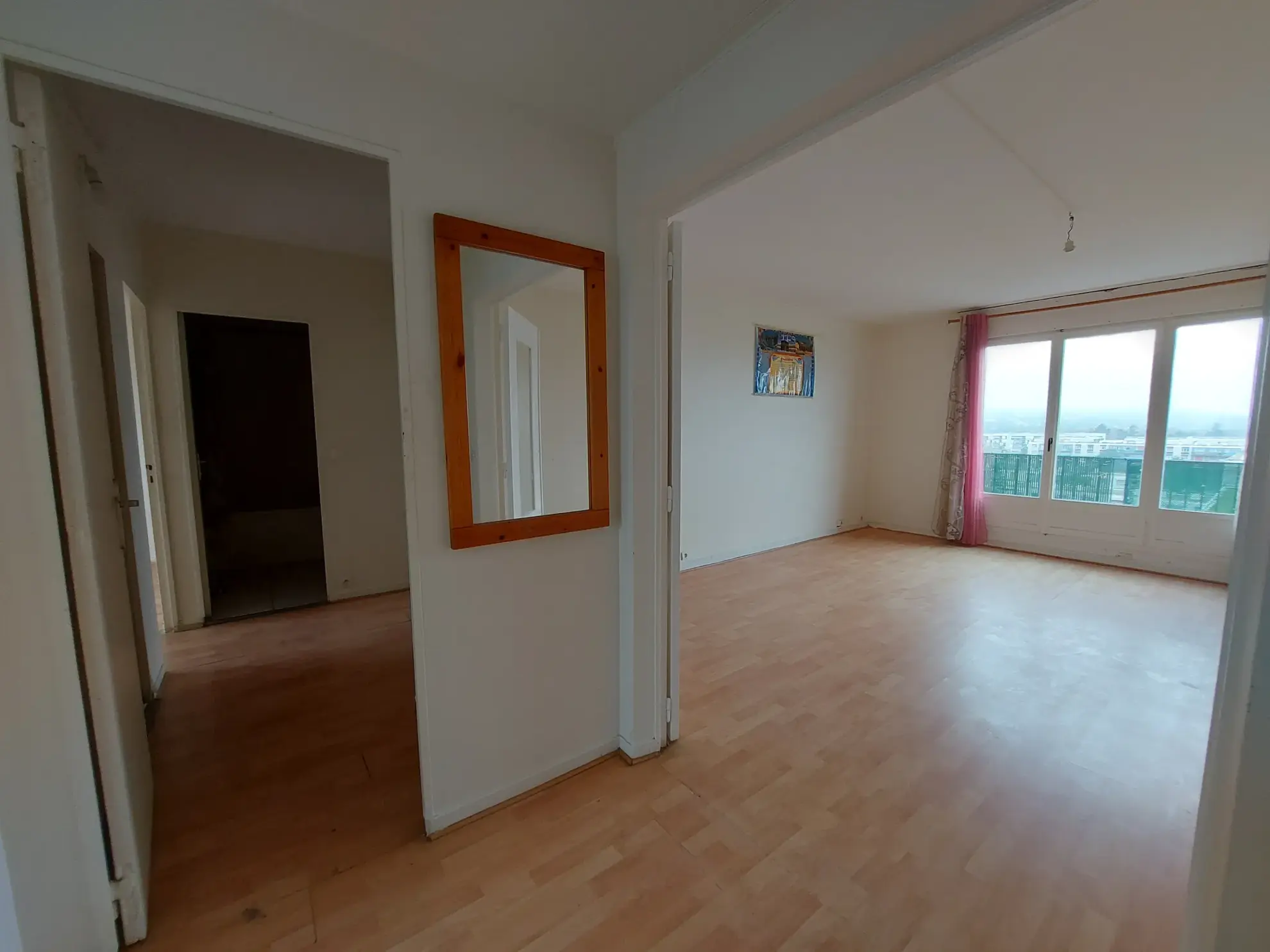 Appartement 4 pièces en dernier étage avec balcon à Mantes-La-Jolie 