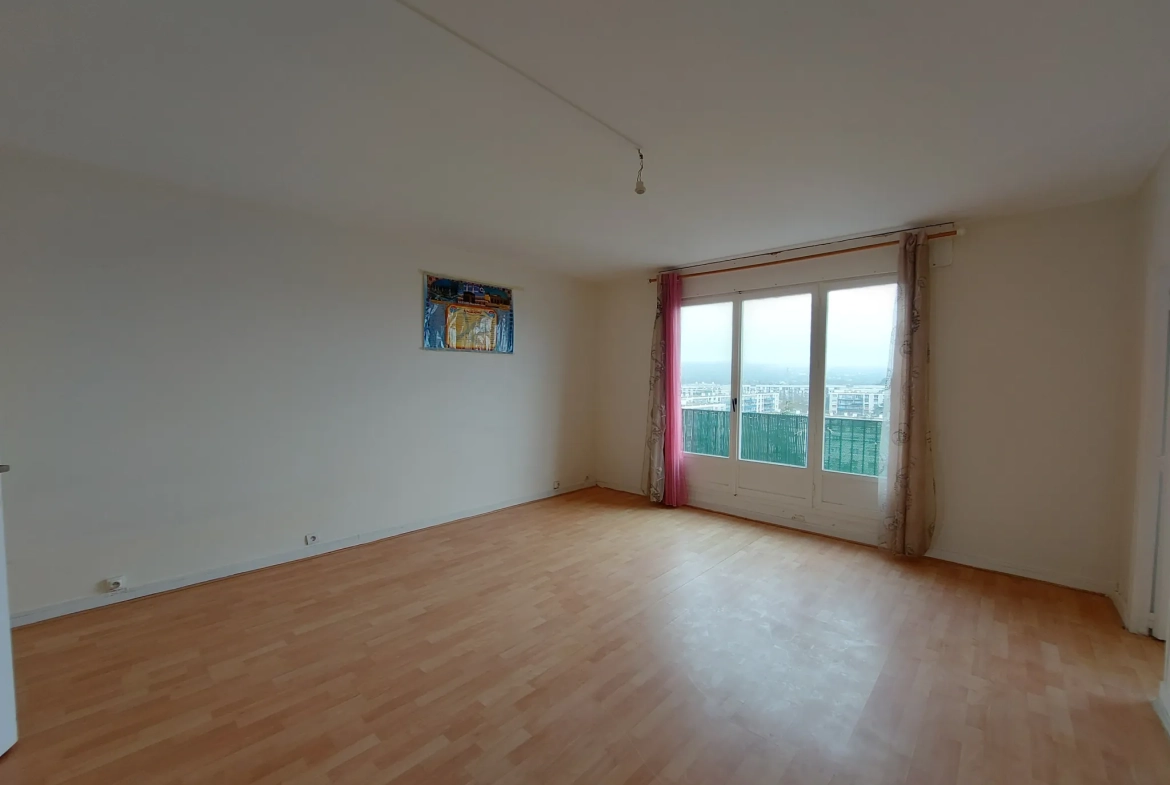 Appartement 4 pièces en dernier étage avec balcon à Mantes-La-Jolie 