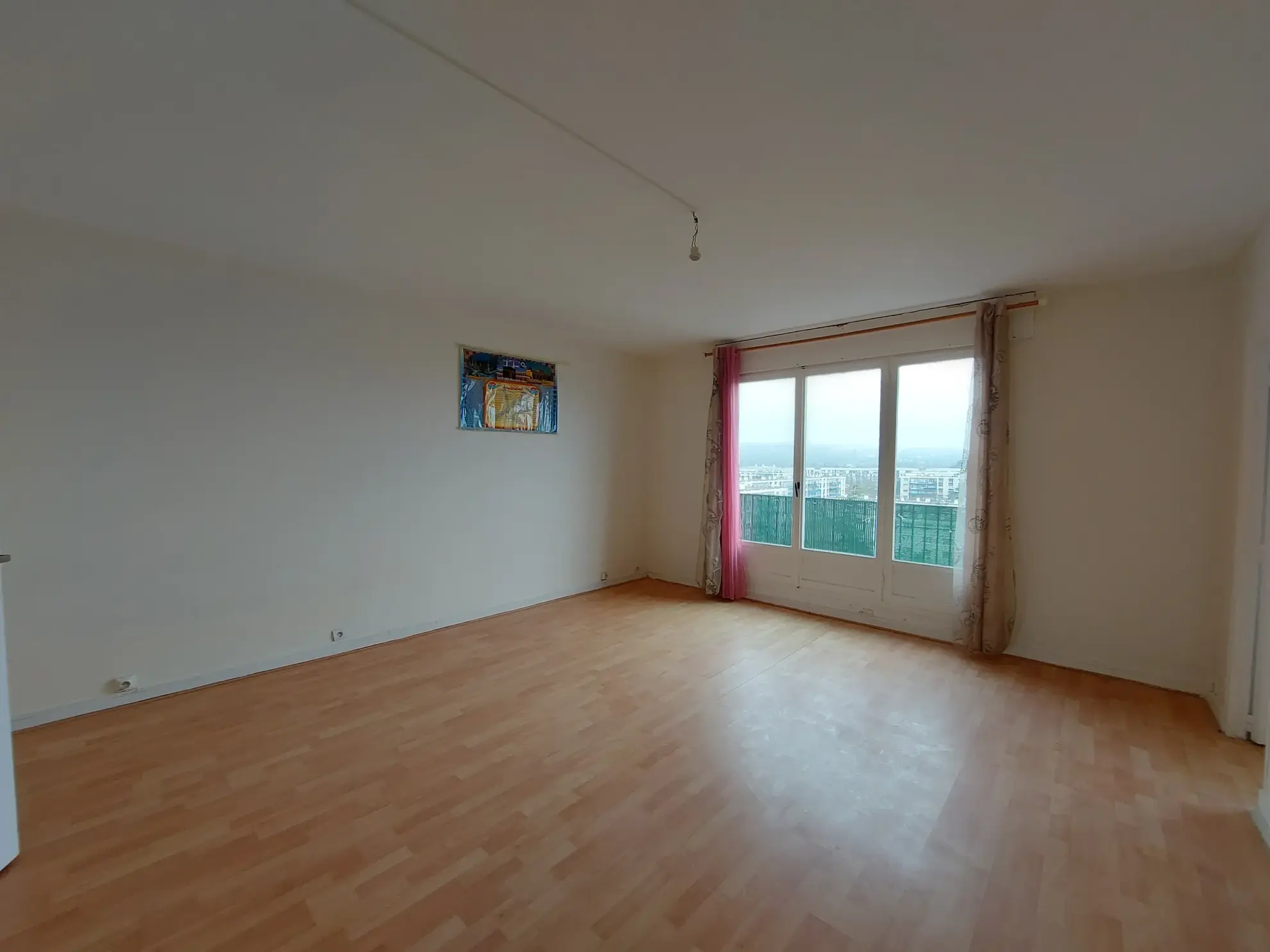 Appartement 4 pièces en dernier étage avec balcon à Mantes-La-Jolie 