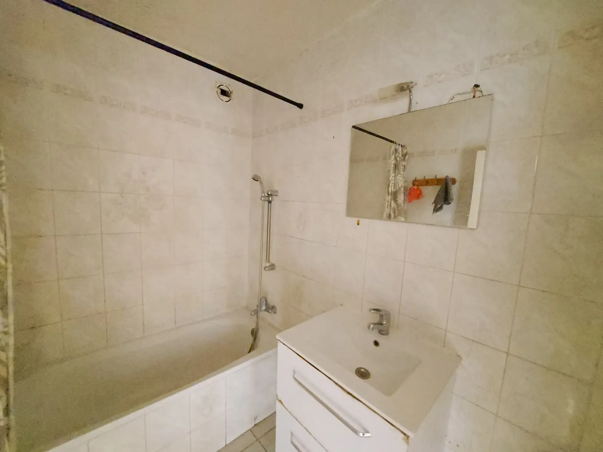 Appartement 4 pièces en dernier étage avec balcon à Mantes-La-Jolie 