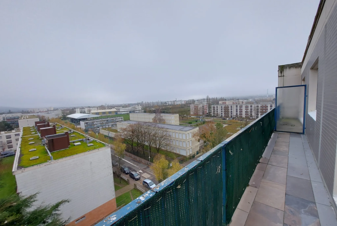 Appartement 4 pièces en dernier étage avec balcon à Mantes-La-Jolie 