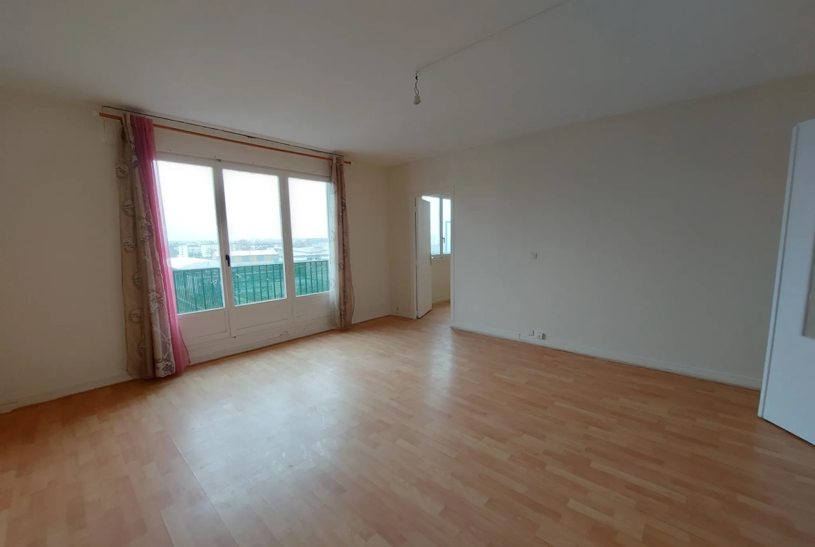 Appartement 4 pièces en dernier étage avec balcon à Mantes-La-Jolie 