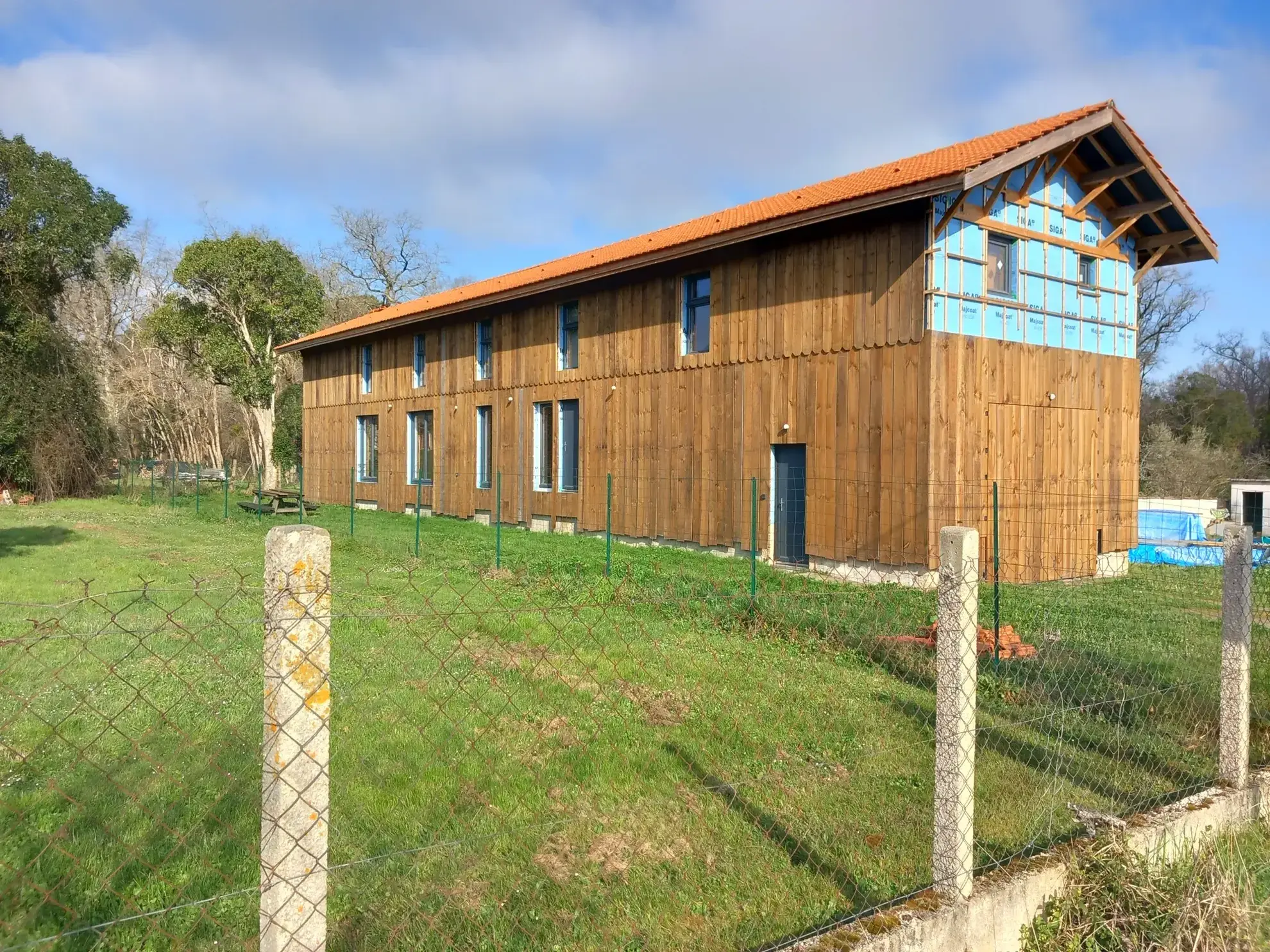 Belle maison passive rénovée avec 6 chambres à Auros, proche de Langon 