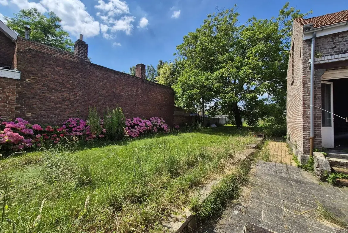 Magnifique maison ancienne de 215 m² à Fouquieres-les-Lens avec jardin et dépendance 