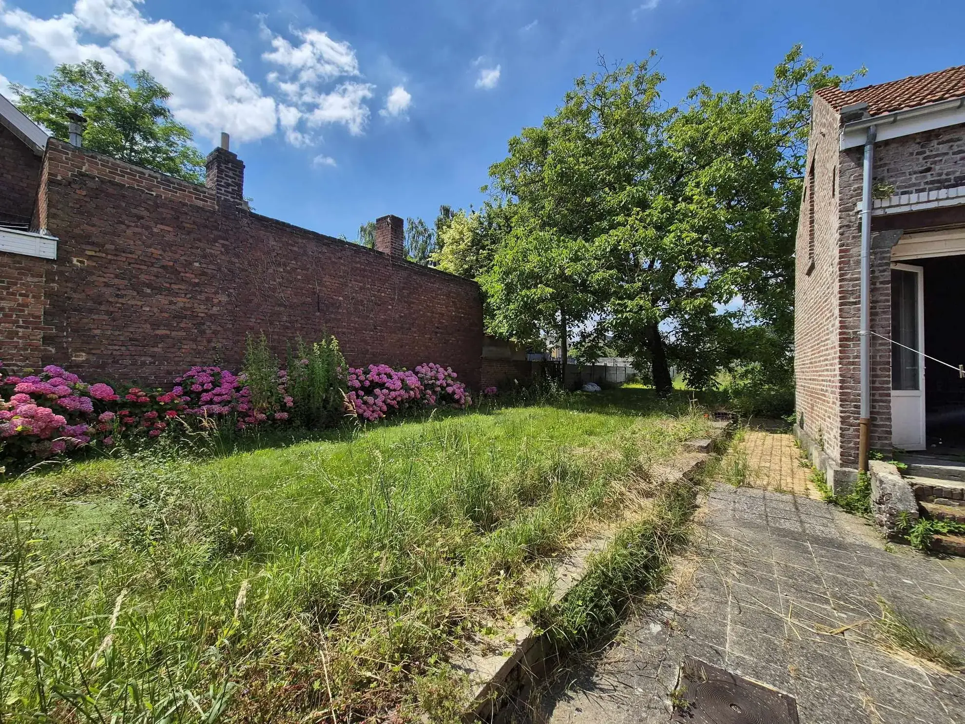 Magnifique maison ancienne de 215 m² à Fouquieres-les-Lens avec jardin et dépendance 
