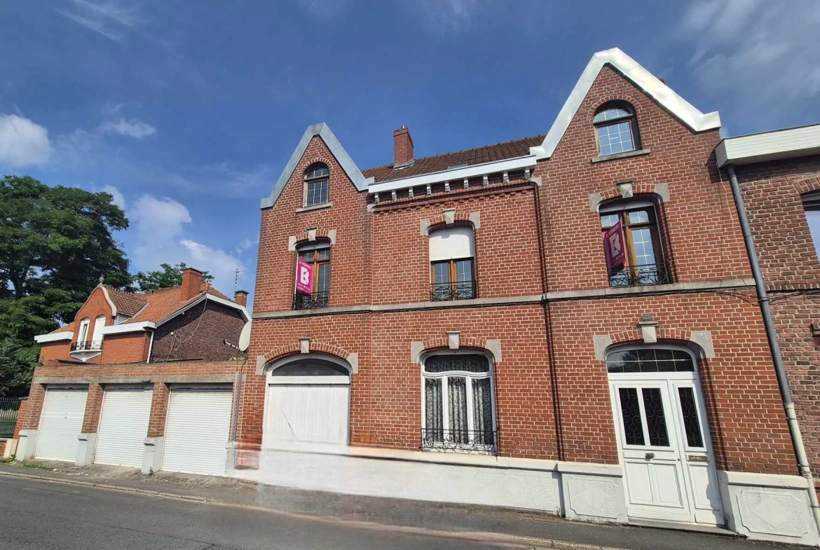 Magnifique maison ancienne de 215 m² à Fouquieres-les-Lens avec jardin et dépendance 