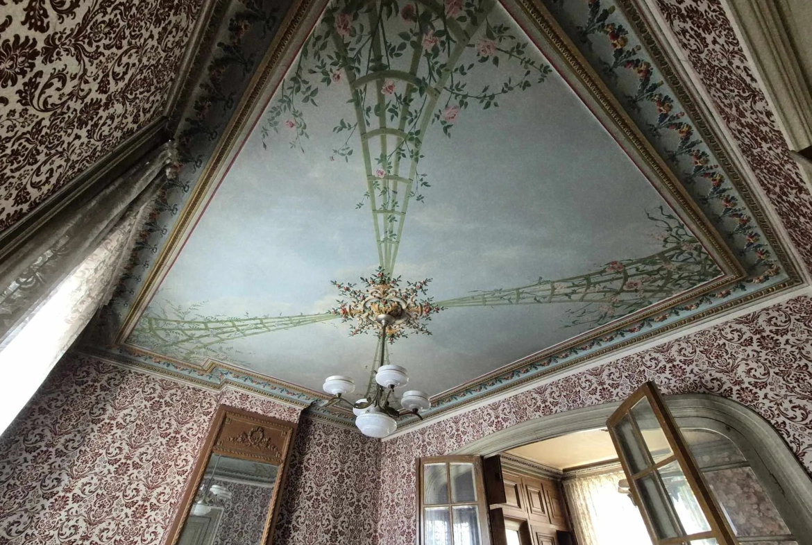 Magnifique maison ancienne de 215 m² à Fouquieres-les-Lens avec jardin et dépendance 