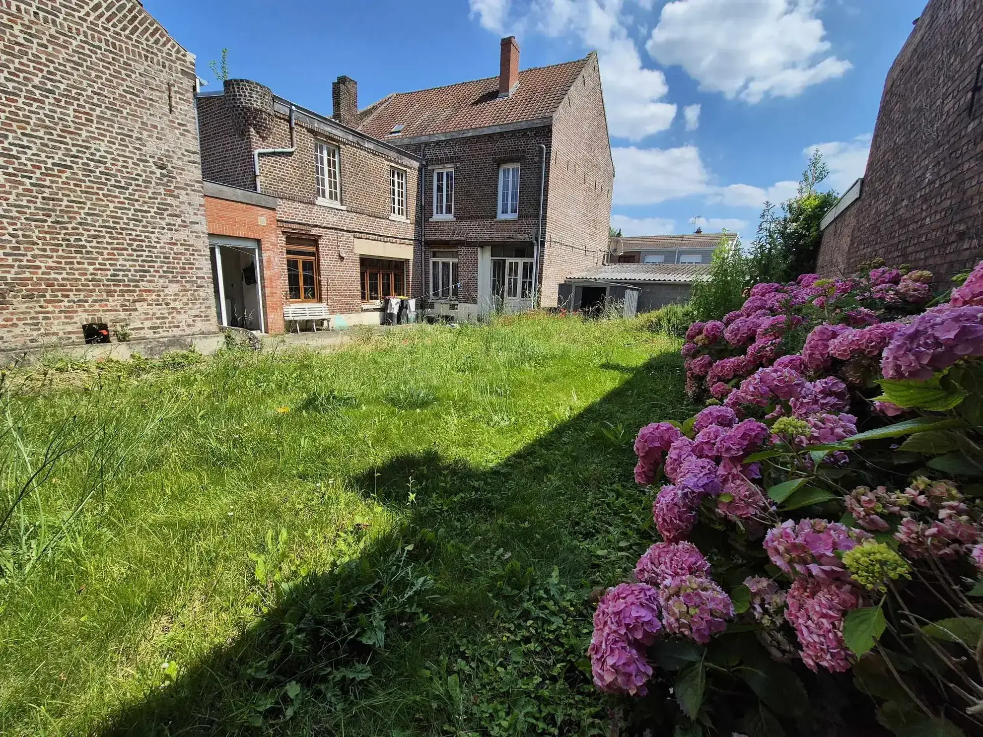 Magnifique maison ancienne de 215 m² à Fouquieres-les-Lens avec jardin et dépendance 