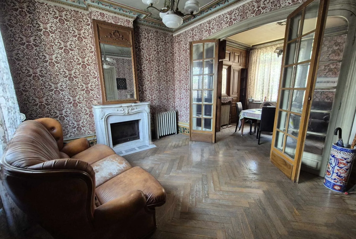 Magnifique maison ancienne de 215 m² à Fouquieres-les-Lens avec jardin et dépendance 