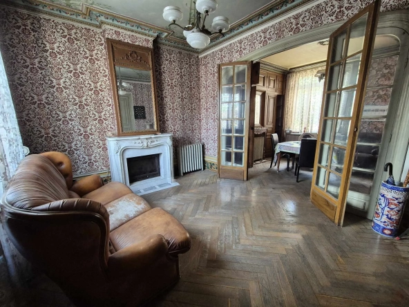 Magnifique maison ancienne de 215 m² à Fouquieres-les-Lens avec jardin et dépendance