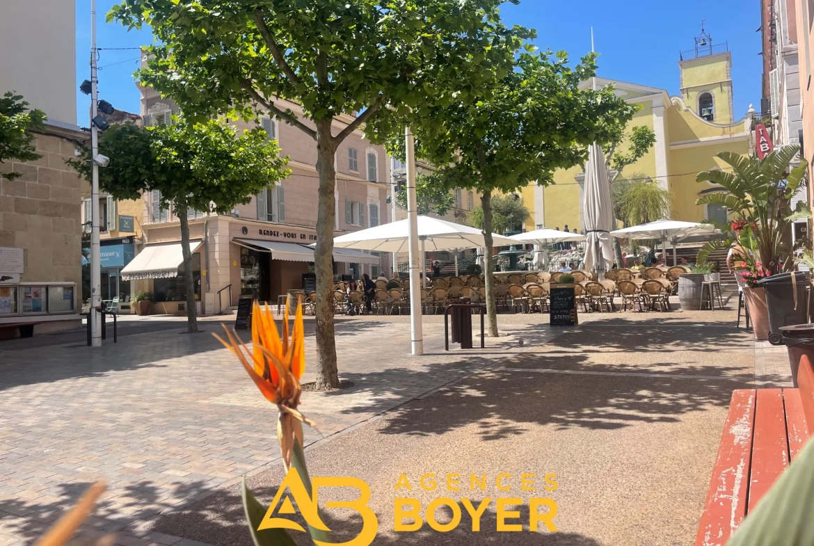 Studio de 28,89 m² à vendre en centre-ville de Bandol, proche plages et port 