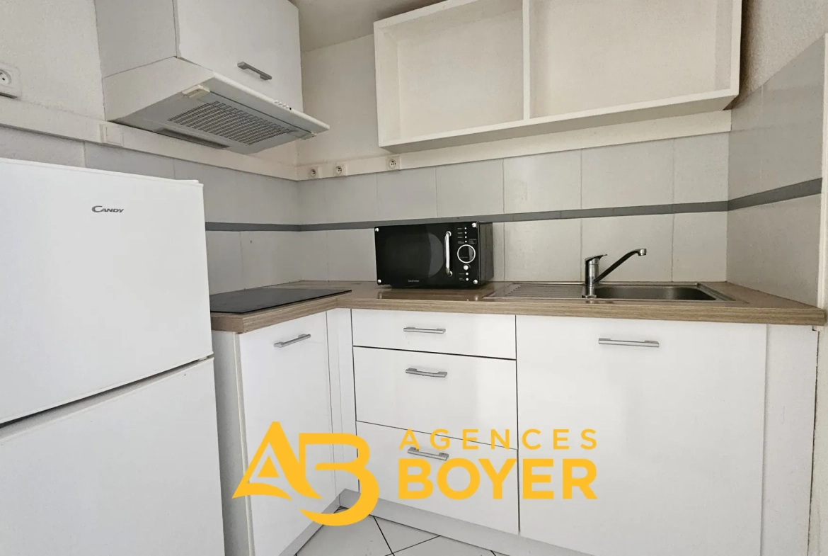 Studio de 28,89 m² à vendre en centre-ville de Bandol, proche plages et port 