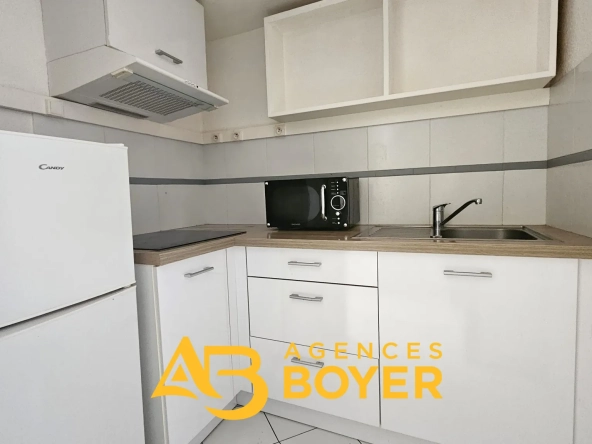Studio de 28,89 m² à vendre en centre-ville de Bandol, proche plages et port 