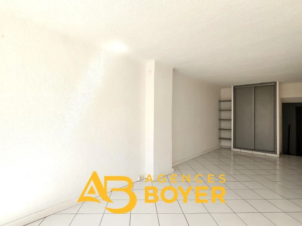 Studio de 28,89 m² à vendre en centre-ville de Bandol, proche plages et port 