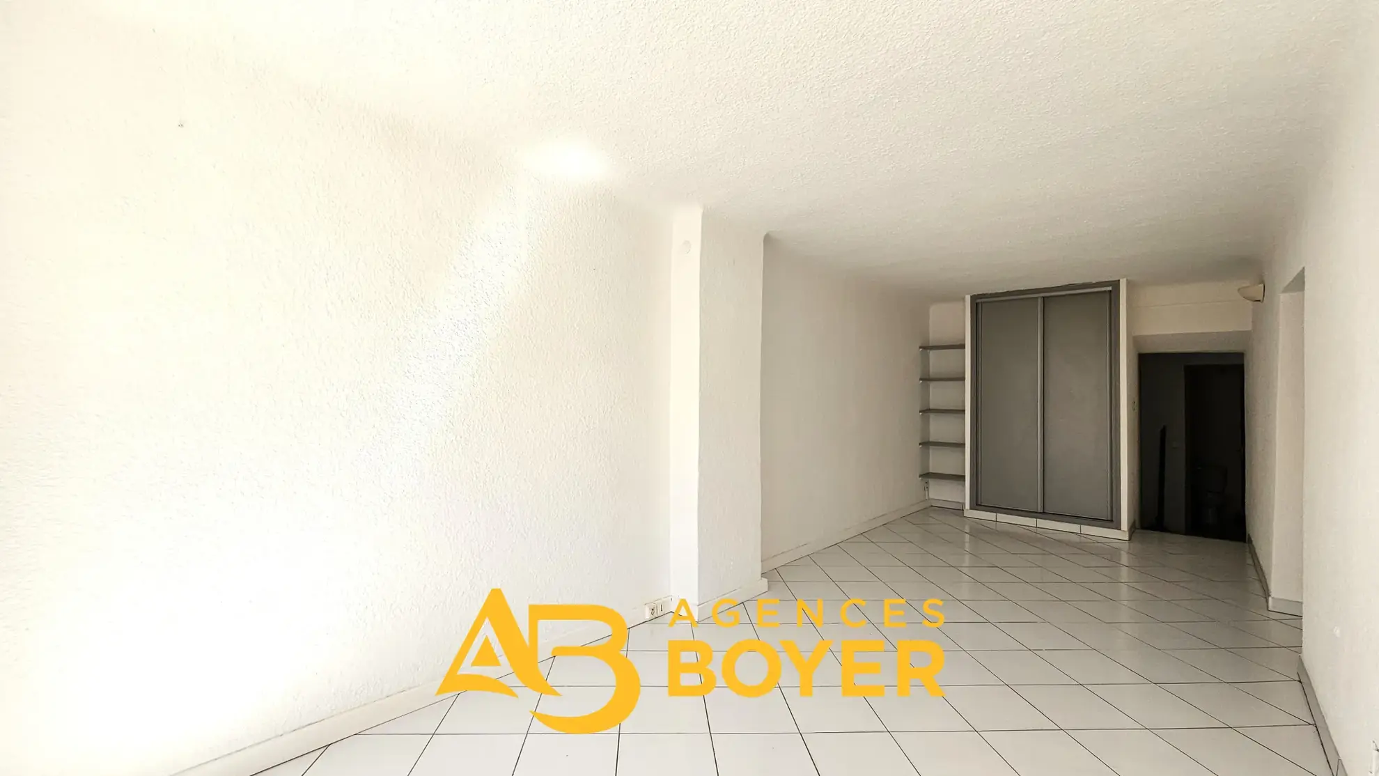Studio de 28,89 m² à vendre en centre-ville de Bandol, proche plages et port 