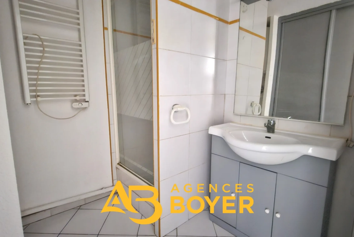 Studio de 28,89 m² à vendre en centre-ville de Bandol, proche plages et port 