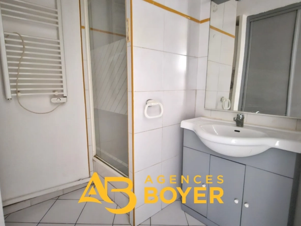 Studio de 28,89 m² à vendre en centre-ville de Bandol, proche plages et port 