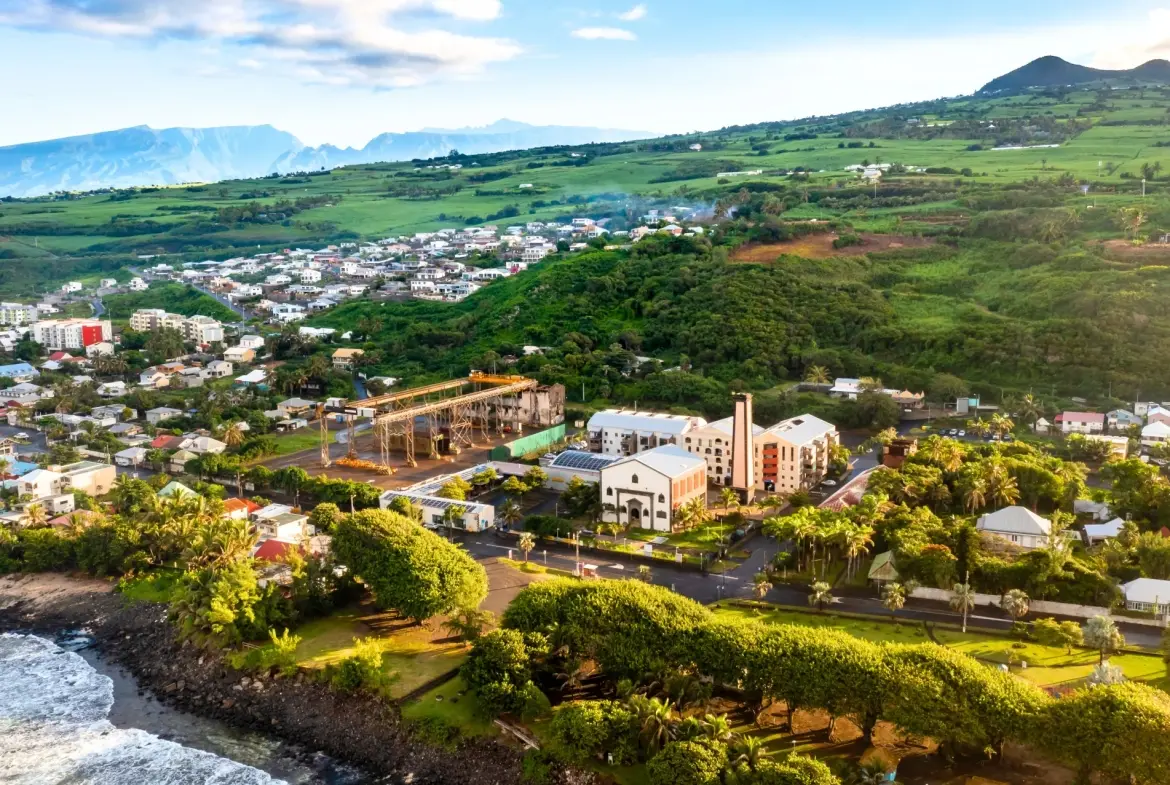 Terrain constructible de 296 m² à Grands Bois, Saint-Pierre - Investissez dans l'immobilier à La Réunion 