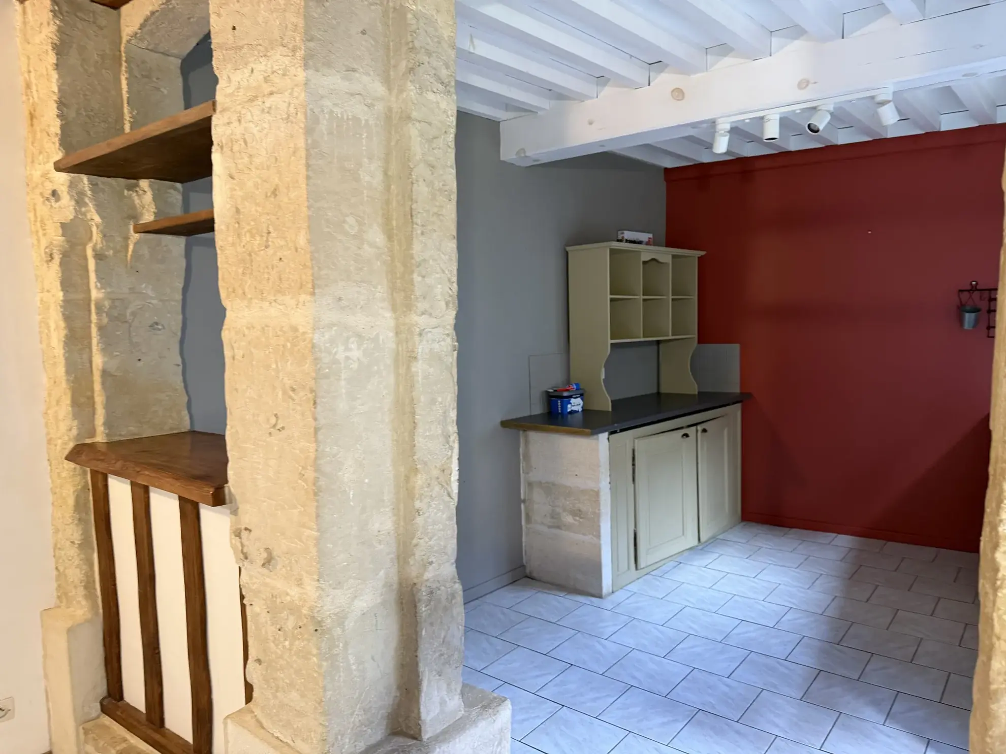 Belle maison de 108 m² en centre-ville de Livarot avec terrasse et proximité des commodités 