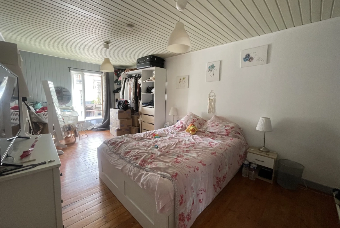 Belle maison de 108 m² en centre-ville de Livarot avec terrasse et proximité des commodités 