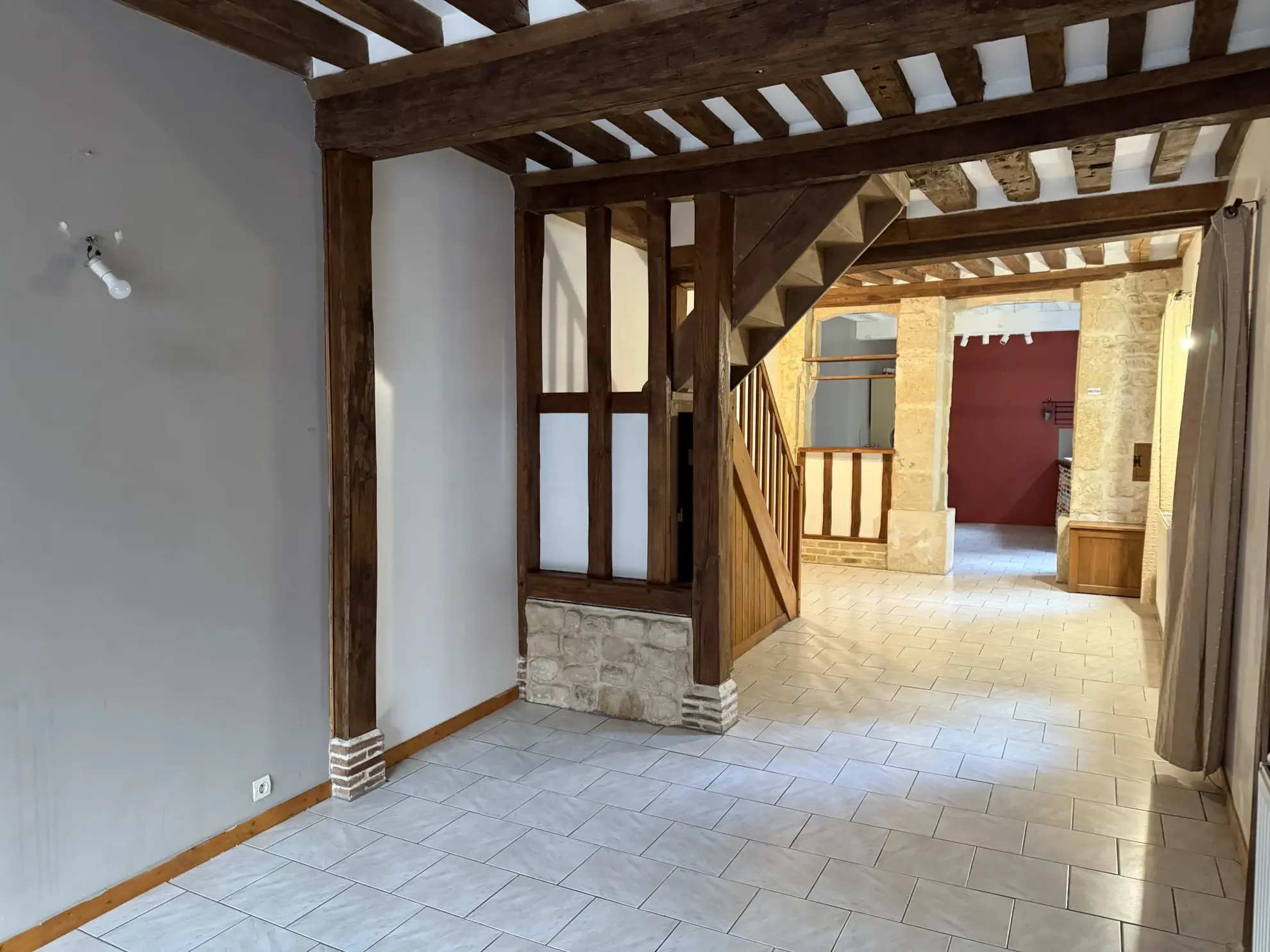 Belle maison de 108 m² en centre-ville de Livarot avec terrasse et proximité des commodités 