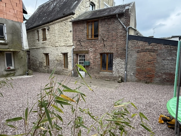 Belle maison de 108 m² en centre-ville de Livarot avec terrasse et proximité des commodités