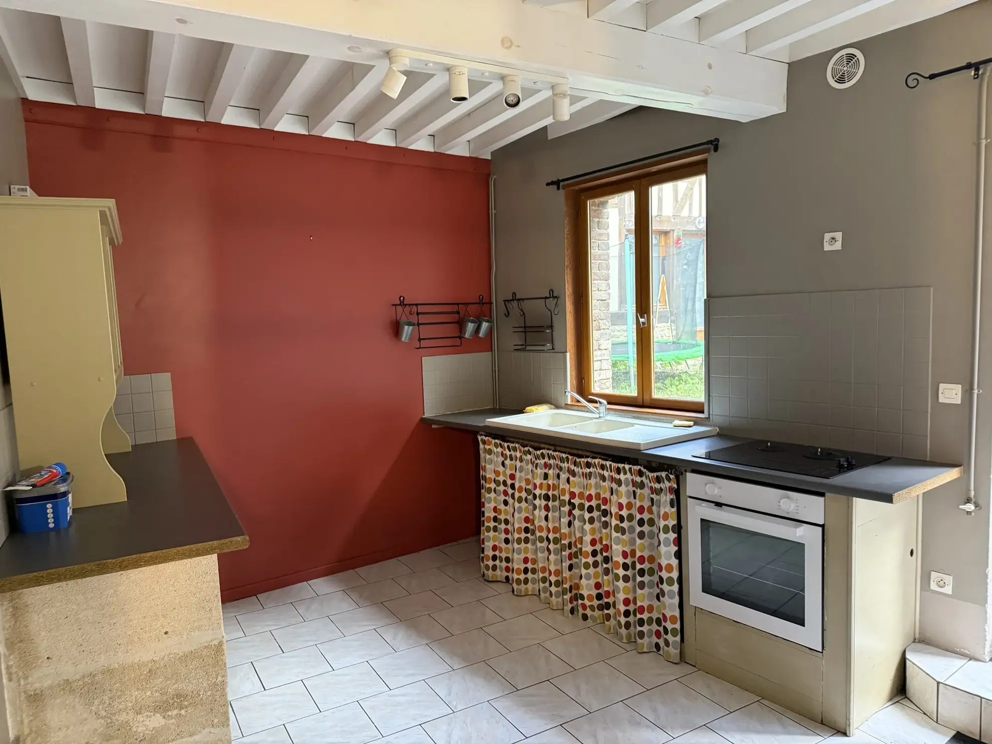 Belle maison de 108 m² en centre-ville de Livarot avec terrasse et proximité des commodités 