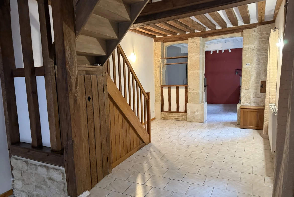Belle maison de 108 m² en centre-ville de Livarot avec terrasse et proximité des commodités 
