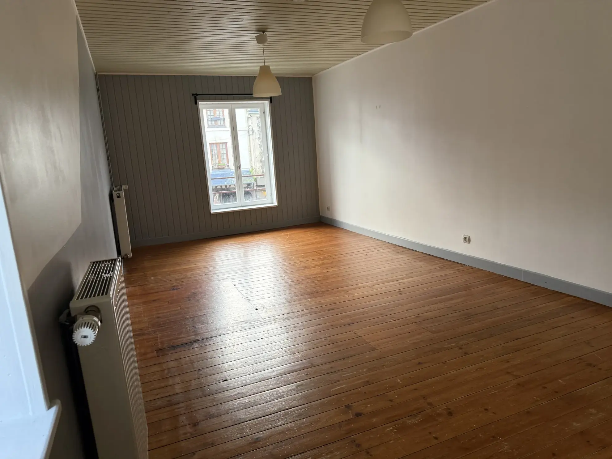 Belle maison de 108 m² en centre-ville de Livarot avec terrasse et proximité des commodités 