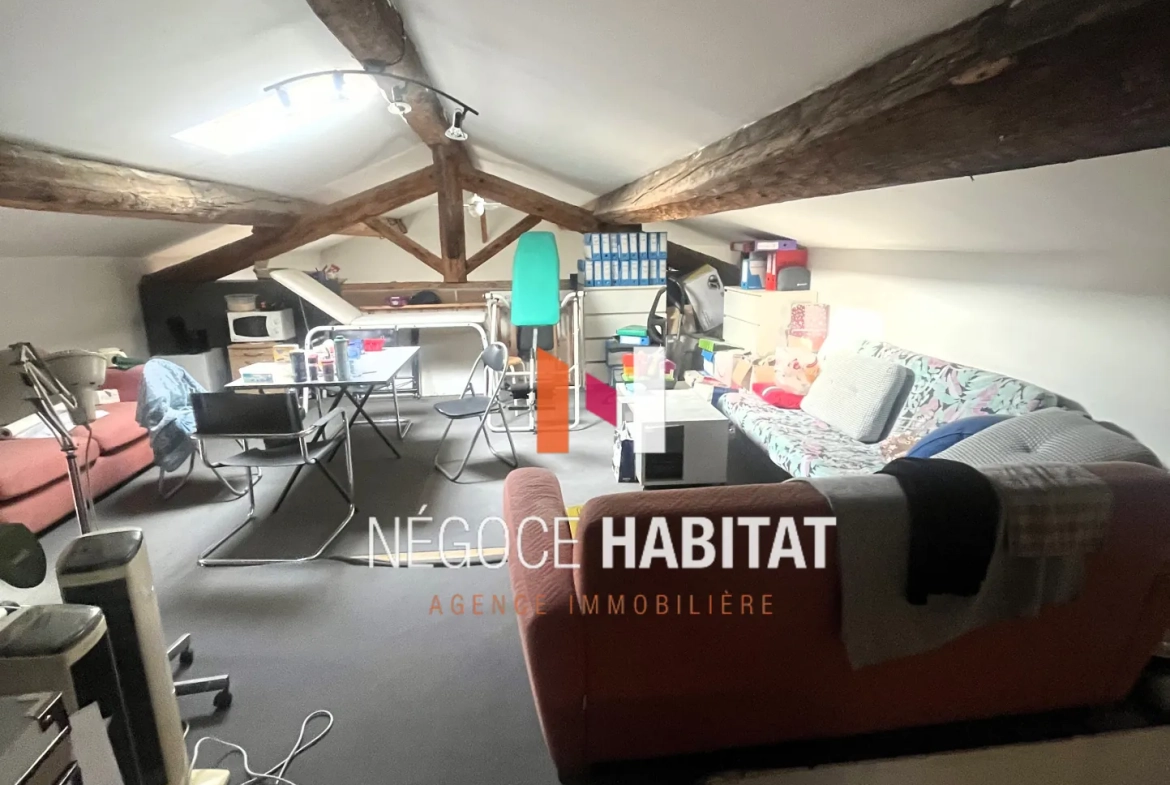 Bâtiment polyvalent à Générac – Opportunité pour investisseurs et professions libérales 