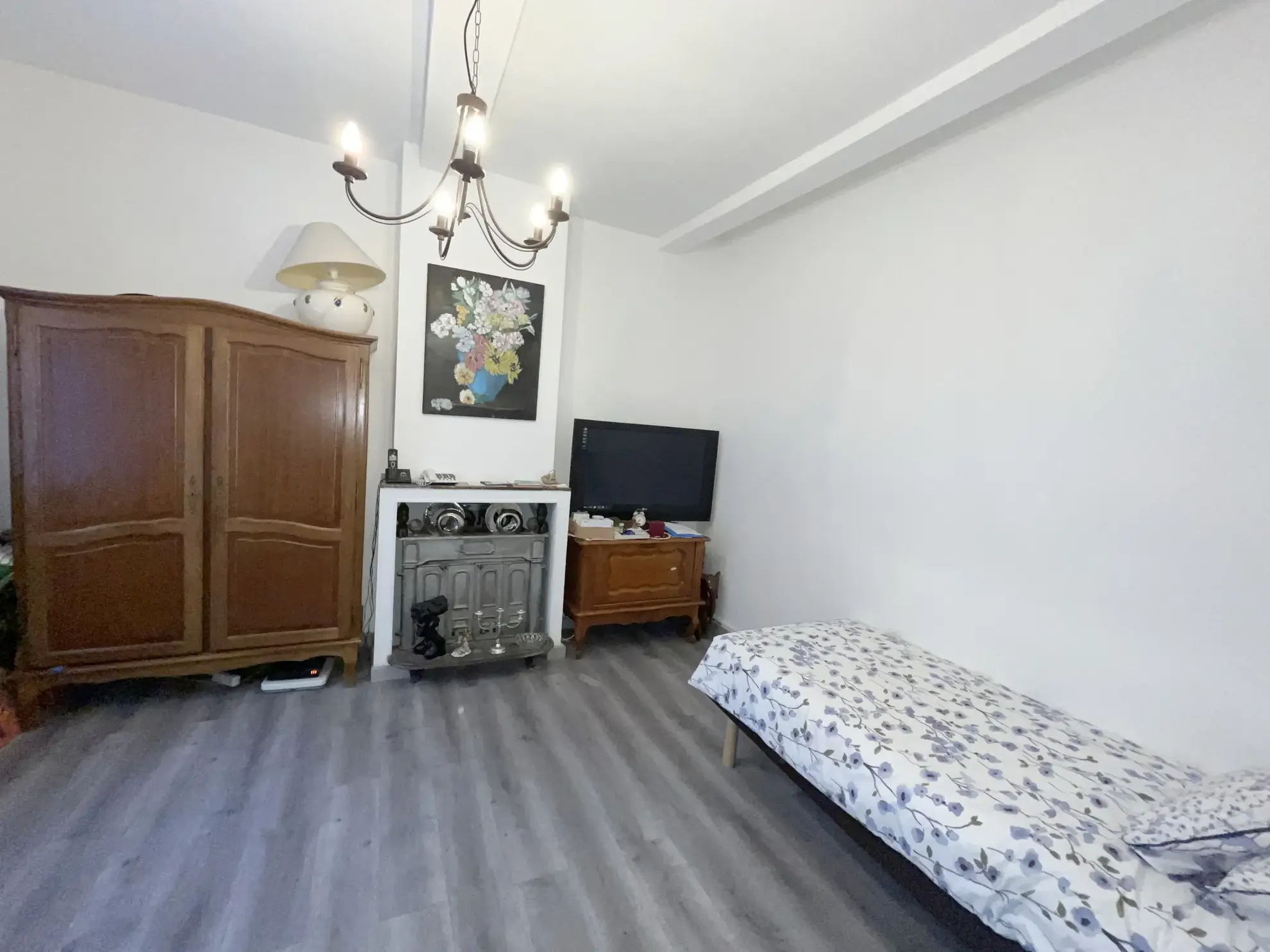 Maison de ville avec cour plein sud, 4 chambres, proche centre-ville de Lezignan Corbieres 
