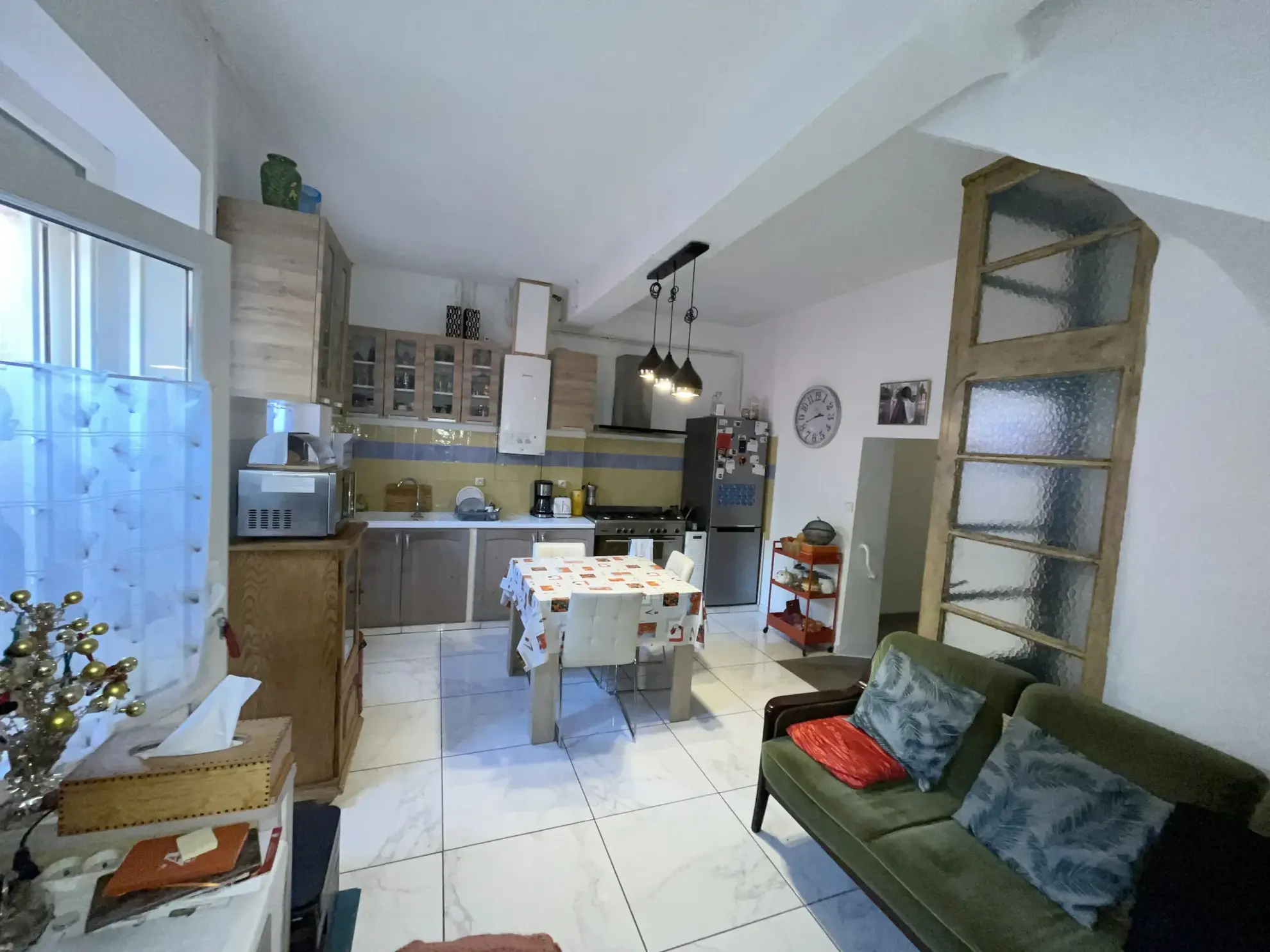 Maison de ville avec cour plein sud, 4 chambres, proche centre-ville de Lezignan Corbieres 