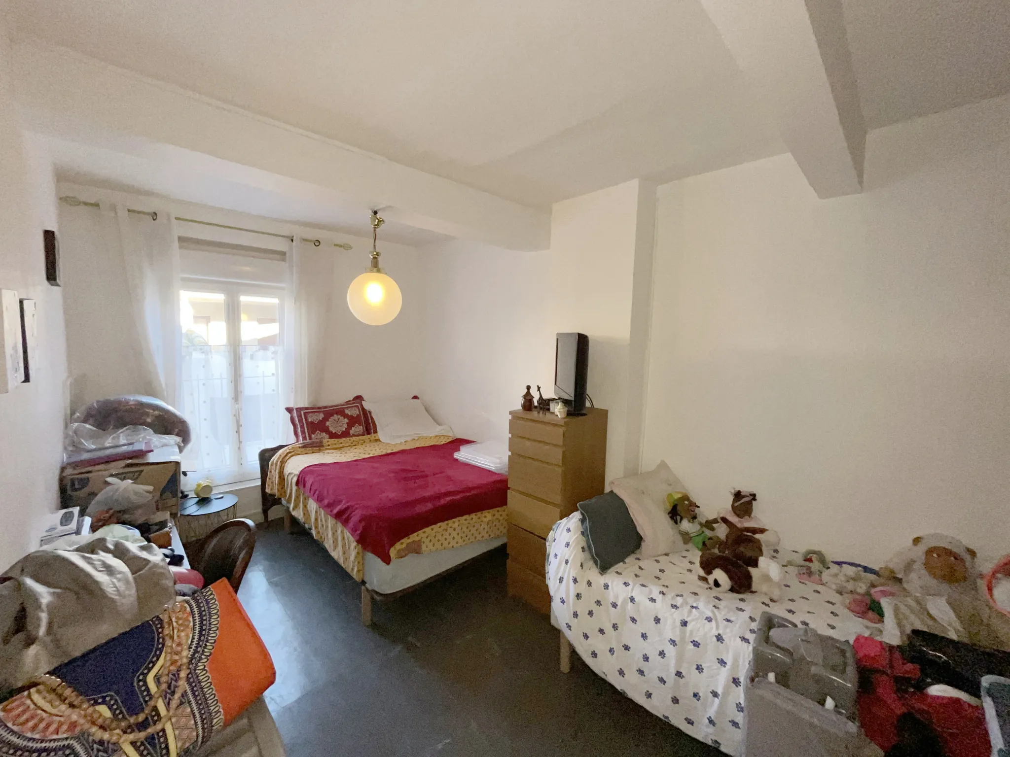 Maison de ville avec cour plein sud, 4 chambres, proche centre-ville de Lezignan Corbieres 