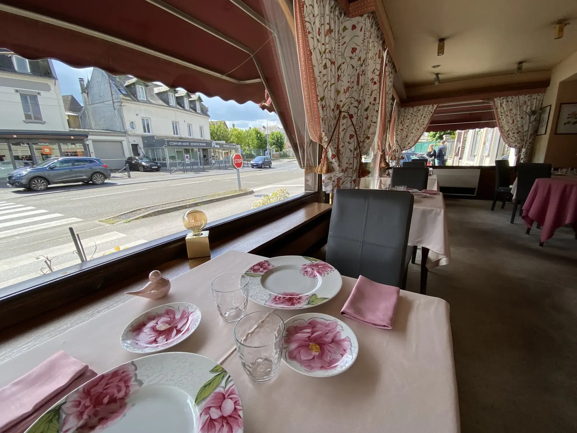 Restaurant à vendre à Noyon avec licence 4 et emplacement de premier ordre 