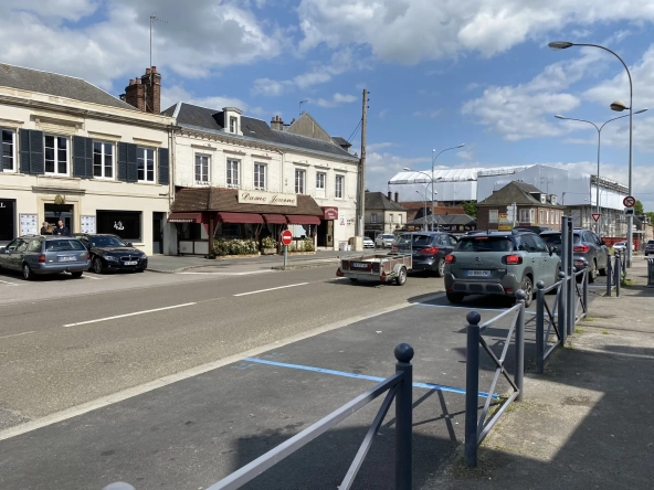 Restaurant à vendre à Noyon avec licence 4 et emplacement de premier ordre