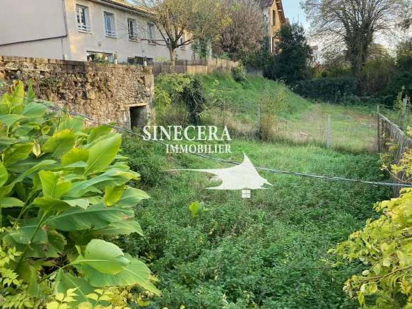 Charmante maison de ville avec terrain à Riberac, proche des commodités 