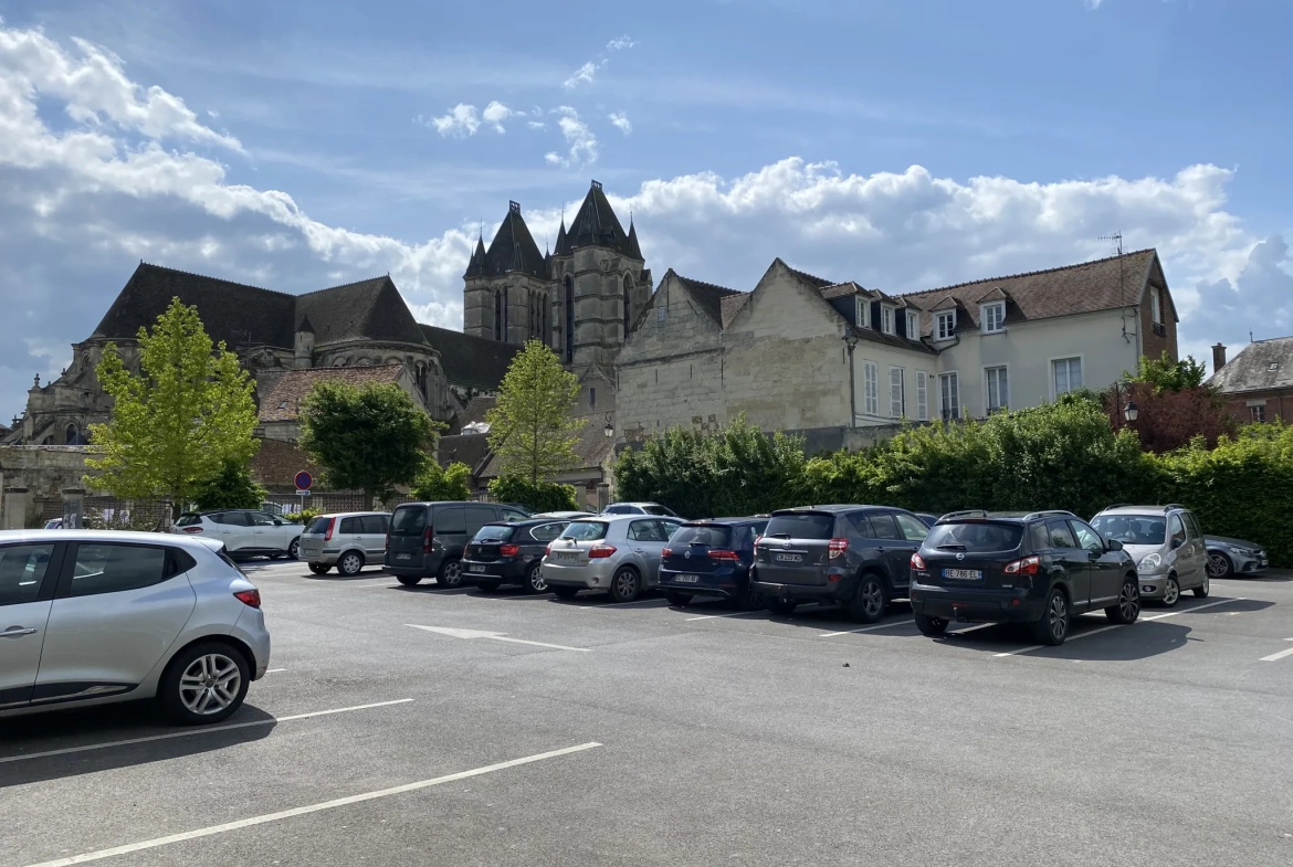 Restaurant à vendre à Noyon avec licence 4 et emplacement de premier ordre 