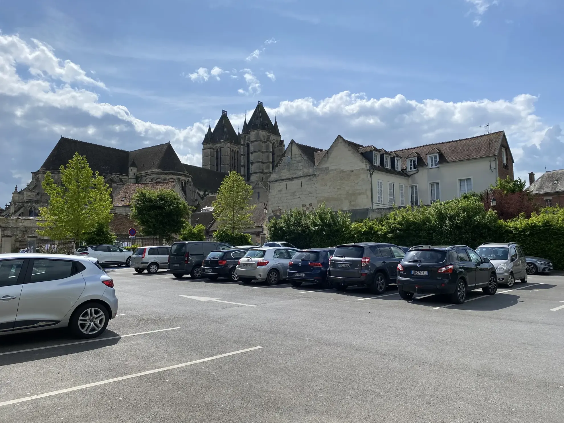 Restaurant à vendre à Noyon avec licence 4 et emplacement de premier ordre 